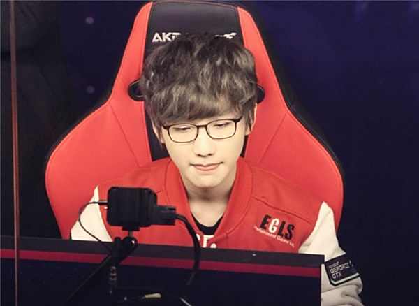 更以其全民 更以其全民